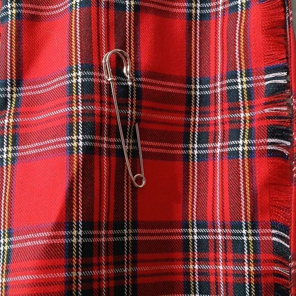 Irish Red tartan plaid fringe edge wrap kilt with safety pin Sz One Size  NWOT - Picture 4 of 6